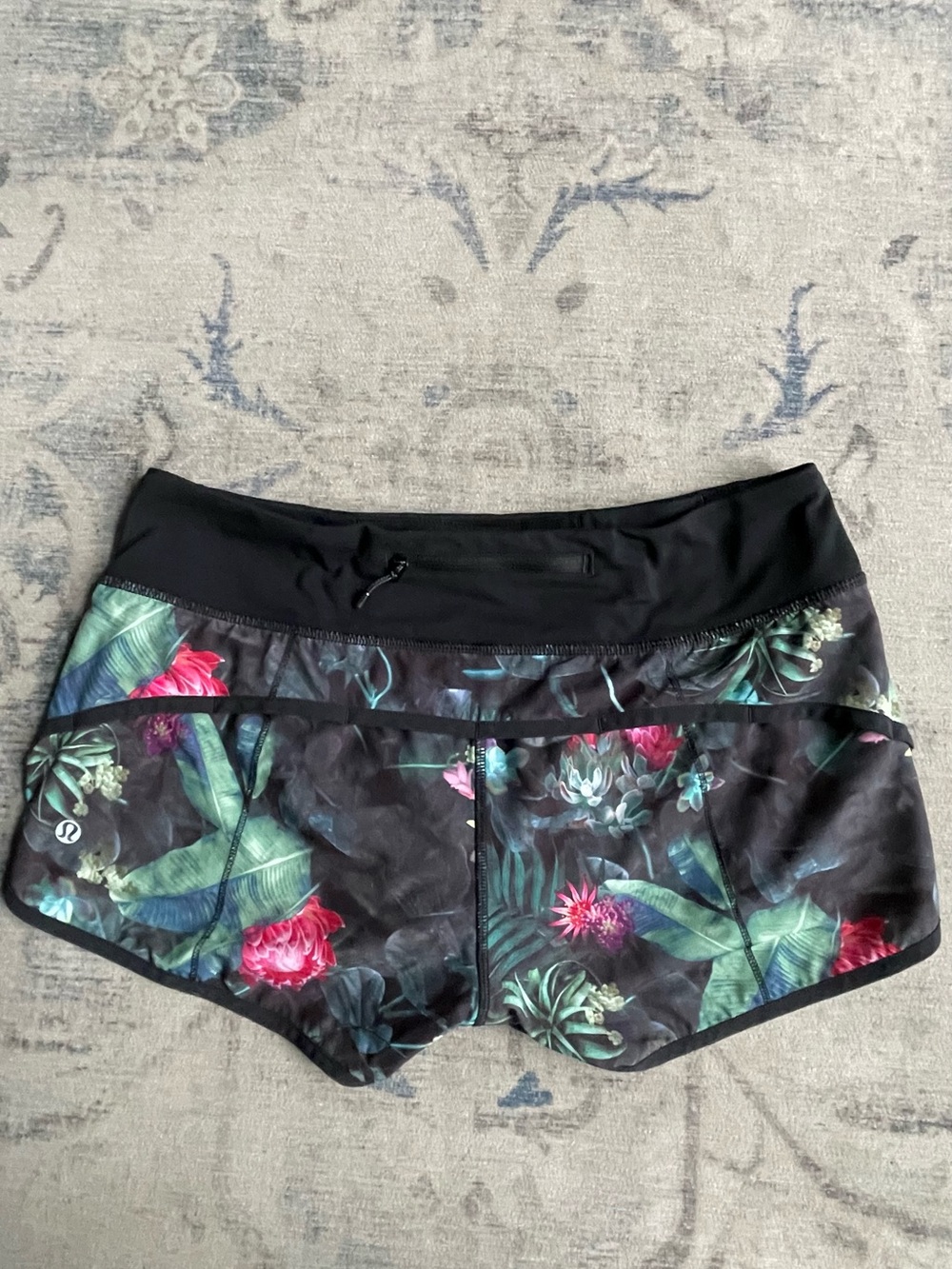 Lululemon Speed Shorts Curious Jungle Multi Black Floral Size 6